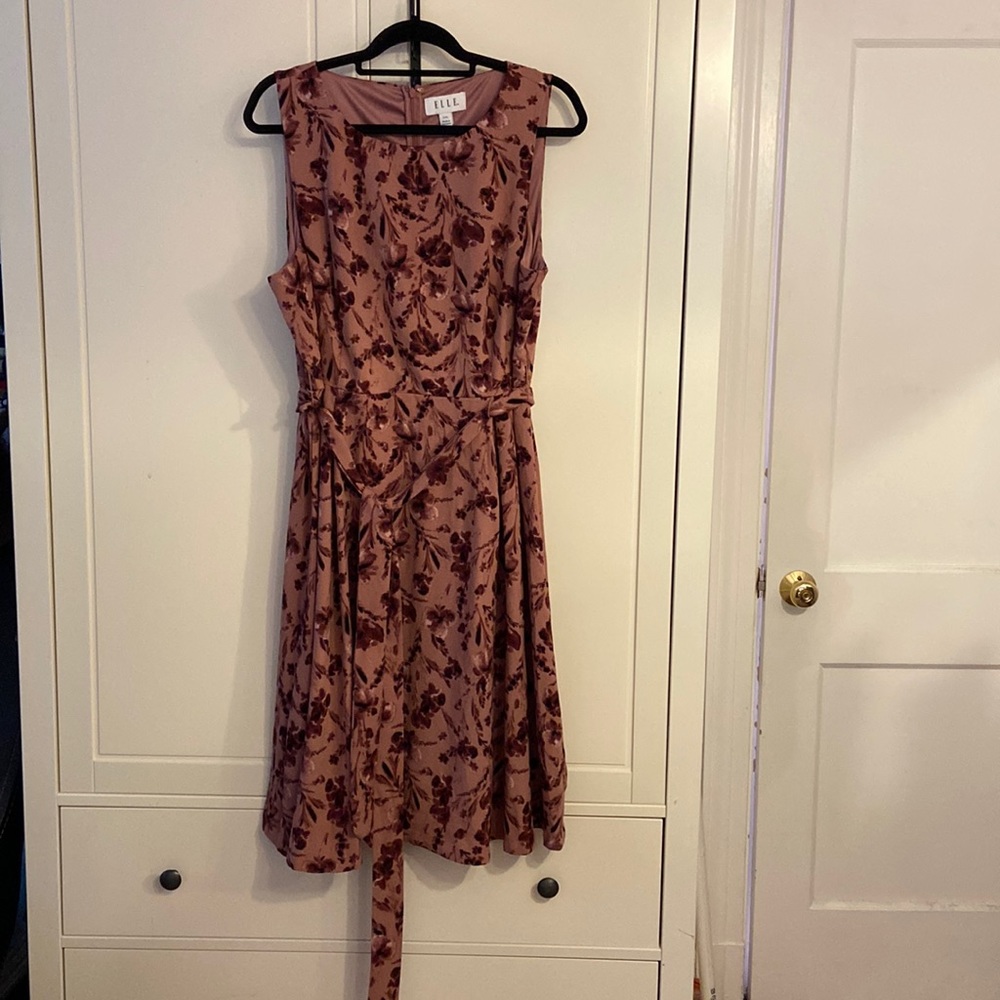 Sleeveless dress from Elle